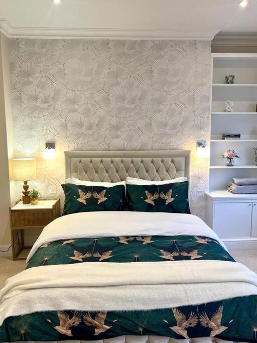 Apartament Flat In The Heart Of Holland Park Londyn Zewnętrze zdjęcie