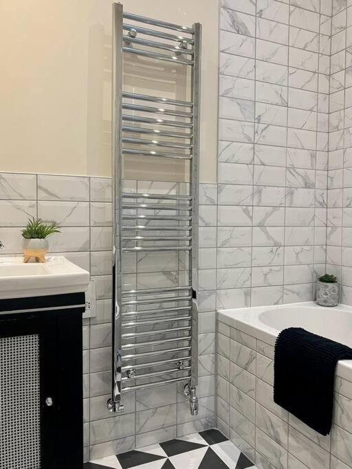 Apartament Flat In The Heart Of Holland Park Londyn Zewnętrze zdjęcie